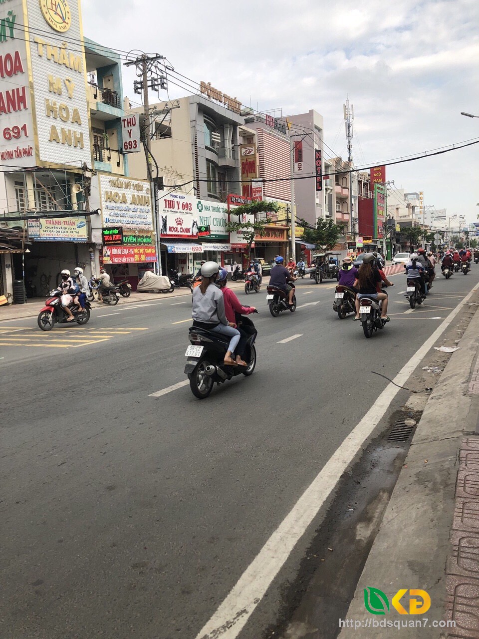 Bán nhà (nở hậu) mặt tiền đường Huỳnh Tấn Phát phường Phú Thuận Quận 7